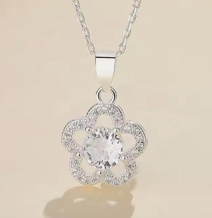 LOVITO-L083 DÂY CHUYỀN ĐÍNH ĐÁ MẶT HOA MAI SANG TRỌNG L083