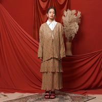 Gambar NONA Twyla Cocoon Pleated Jacket Cameo Green dari Nonaetal Kota Depok 3 Tokopedia