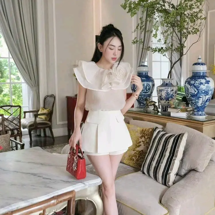 Sét thiết kế áo bèo hoa to, váu chữ A trắng kem