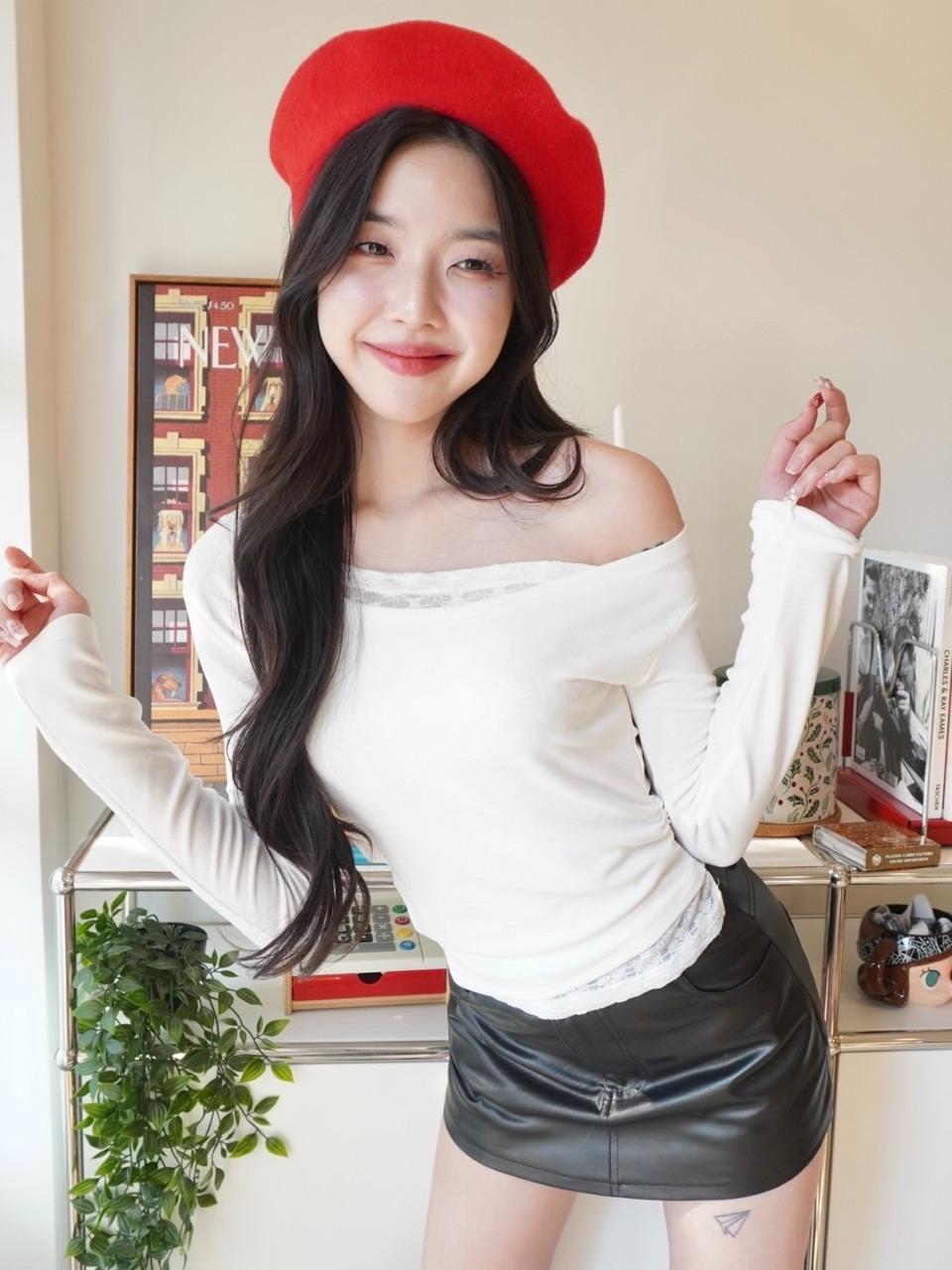 JARINYA เสื้อwg.we แขนยาวปาดไหล่แต่งลูกไม้