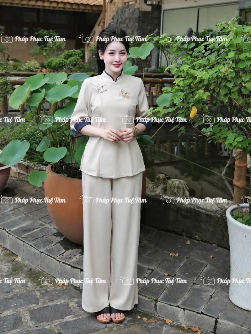 Product Introduction of [ THÊU PHÁP DANH ] Bộ đồ lam đi chùa nữ thêu hoa sen phối tay chất liệu đũi thái mềm mại sang chảnh 3