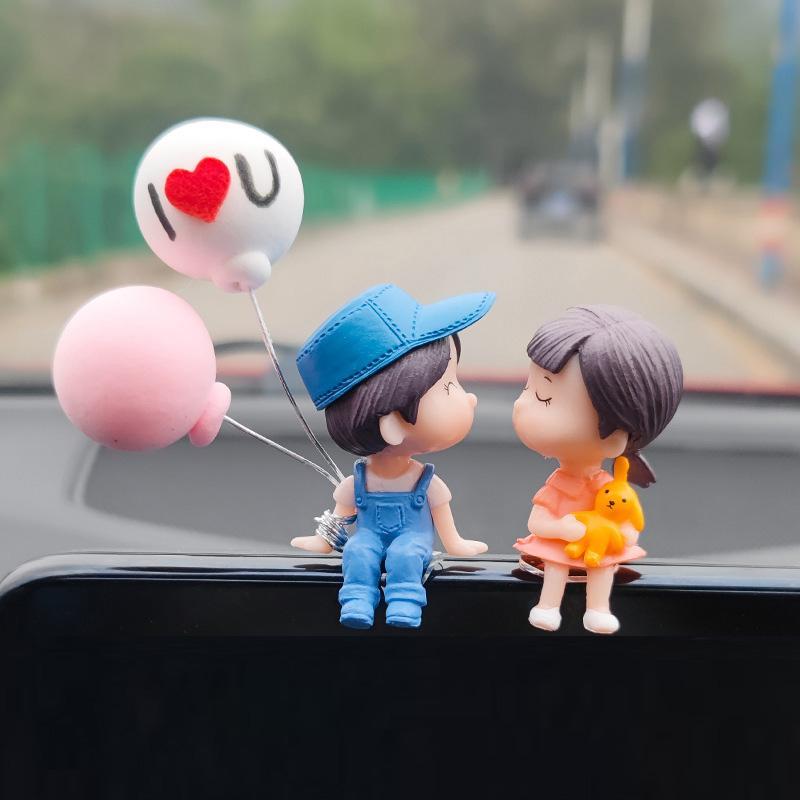 Cartoon Couple Design Car Ornament, 1 Count Cute Car Interior Decoration, Creative Office & Home Desktop Ornament 3