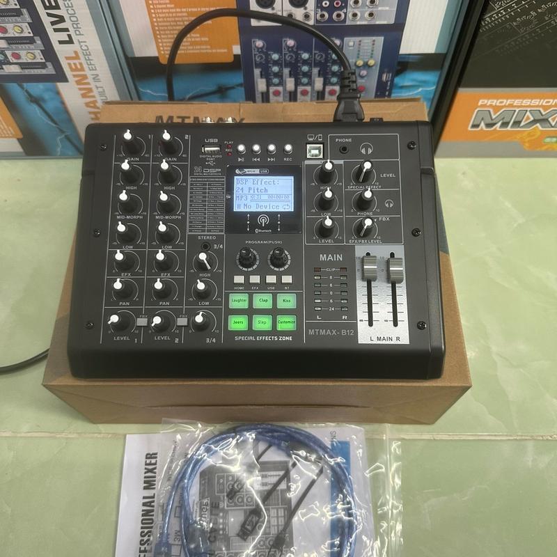 Bàn trộn âm thanh Mixer Karaoke MTMax B12 Tích hợp 24 hiệu ứng vang số DSP Hỗ trợ kết nối Bluetooth tích hợp nguồn 48V Kết nối Máy tính, Điện thoại thu âm, loa vi tính, Loa kéo, Amply Kết nối Livestream dễ dàng
