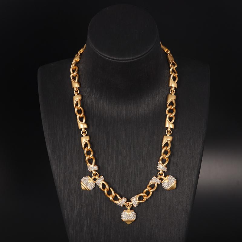 Product Introduction of High-end Fashion Personality Temperament Versatile Retro Jewelry Bright Gold Light Luxury Style Necklace 2025 New Model 1