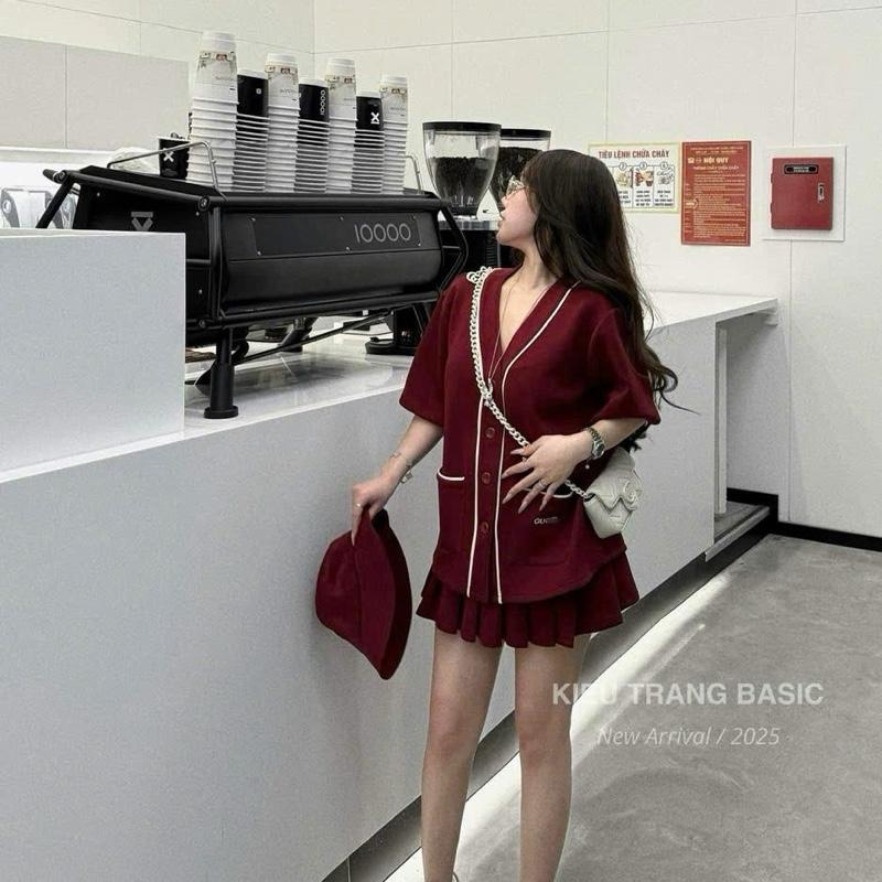 SET ĐỎ cổ V viền trắng mix chân váy ngắn xếp ly chất mì dày dặn  phong cách trẻ trung năng động cá tính cho nữ 3