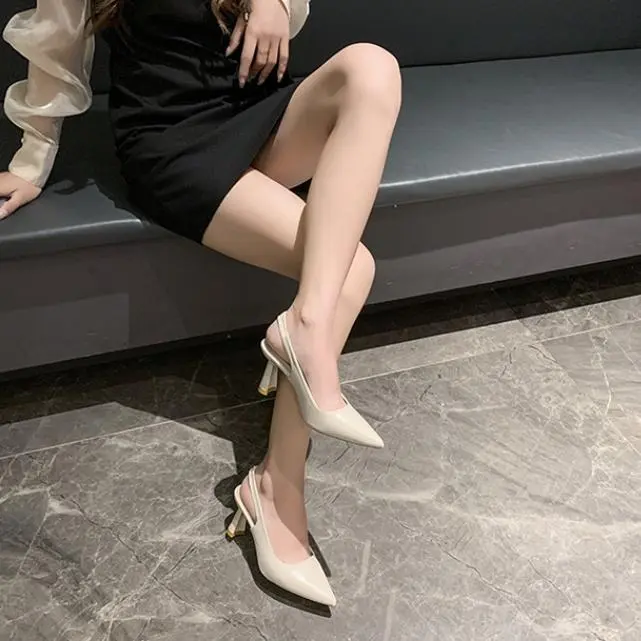 Giày Sandal Cao Gót Mới Đinh Tán Ins Phong Cách Hàn Quốc Thời Trang Công Sở Đế Mềm Gợi Cảm Giày Sandal Mũi Nhọn Giày Gót Dày xăng  đan giay  no Nữ Cao Su Shoes dép