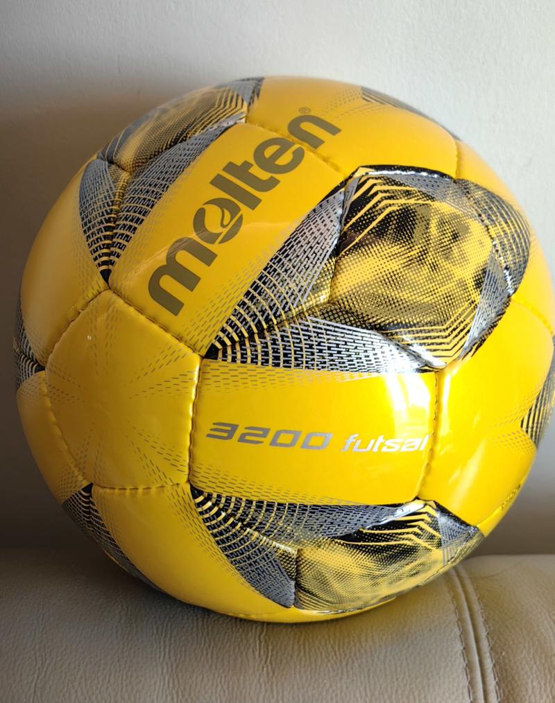 Product Introduction of [Best Price original + free Satu pump Mini ] Bola futsal molten official matchball f9a4800/F9N4800-A Saiz 4/f9a3200 YS 43