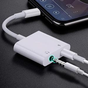 2-in-1 充電＆補助オーディオアダプター、iPhone 14 Pro Max 13 12 11 XS XR 8Plus 7対応の充電＆補助オーディオコンバーターアダプター