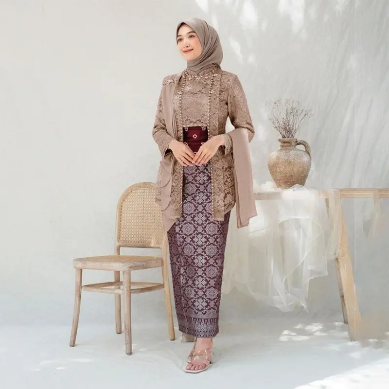 KEBAYA SOLO - Setelan Kebaya Batik Kutubaru Laksmi - Kebaya Sabira Laksmi Kutubaru Kebaya Lamaran Modern Kebaya Wisuda Kebaya Bridesmaid Kebaya Kondangan Atasan Baju Cantik Kancing Panjang Pesta Wanita Brokat Dress Payet Songket Motif Mewah 8
