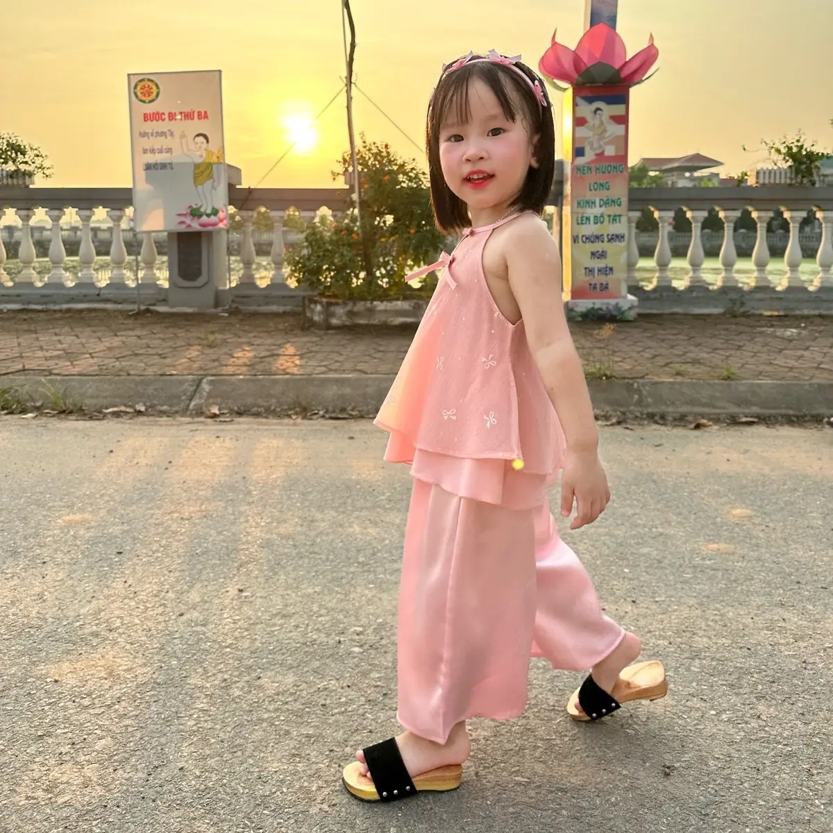 (Mẹ Và Bé) Set Yếm TẾT Nơ Phối Quần Lụa Xuông 2 Màu Xinh Yêu Cho Bé Gái