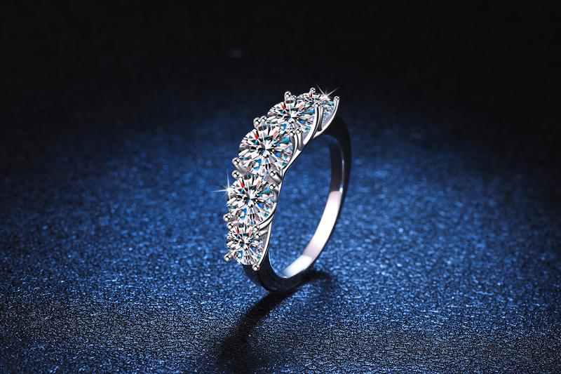 Product Introduction of European & American Style S925 Sterling Silver Ring For Women D Color Moissanite Stackable Ring High Sense 3.6 Ct Moissanite Ring 5
