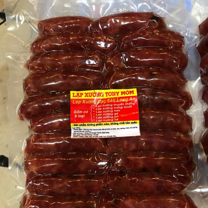 1 KG lạp xưởng NẠC NHIỀU  ít mỡ  nhà Tony Móm Food. Trong bịch lạp xưởng có tươm nước là bình thường 5