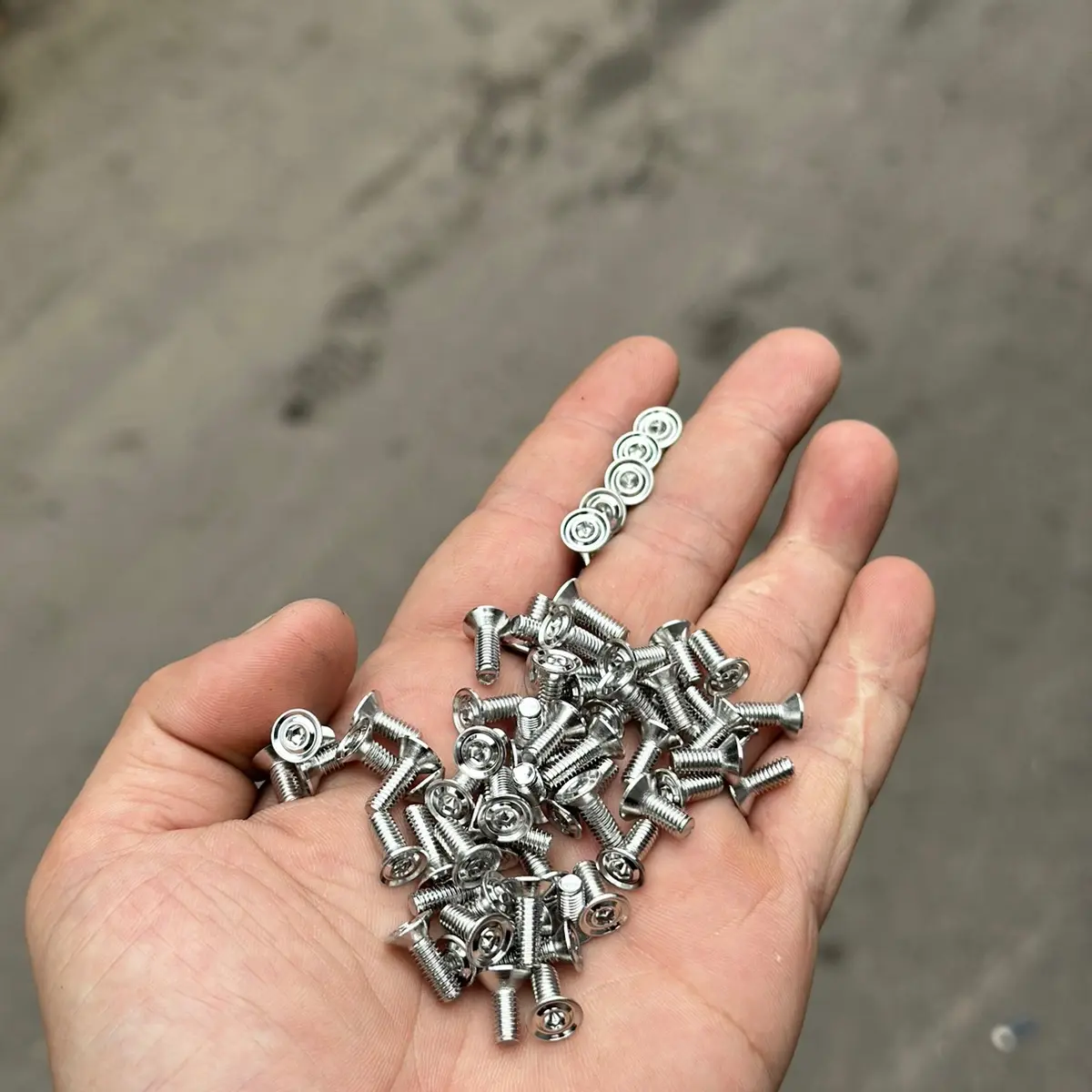 Phụ kiện,  Ốc inox 304 4ly gắn nắp dầu xe hai bánh