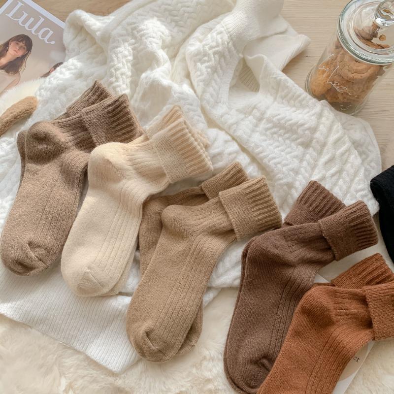Autumn and Winter Solid Color Soft Simple Medium Thickened Warm Pile Socks 0