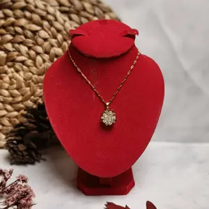 Kalung Liontin Bunga Kristal Penuh Desain Mewah & Berkilau