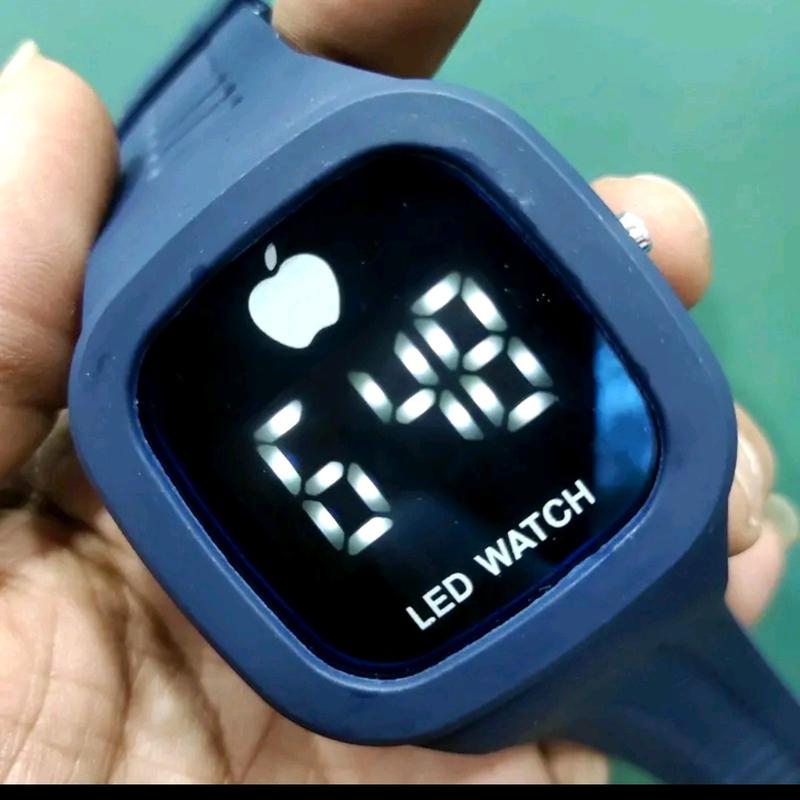 Beli 1 Gratis 1 (Dapat 2 pcs)Jam tangan Fashion Digital Free Box Dan Gelang 8