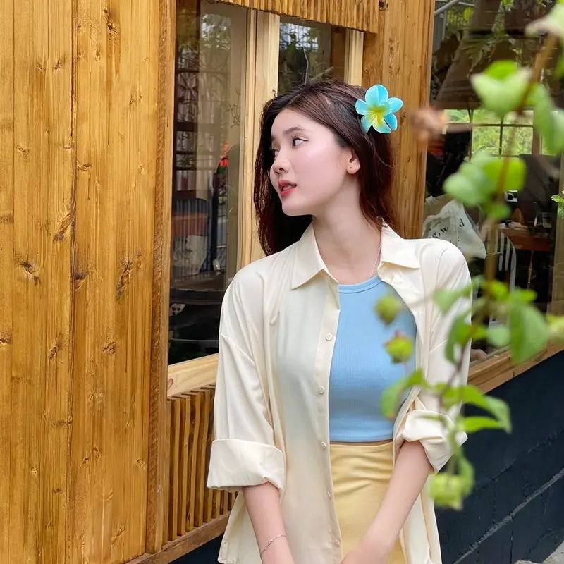 Sơ mi kem , áo croptop , chân váy vàng 8
