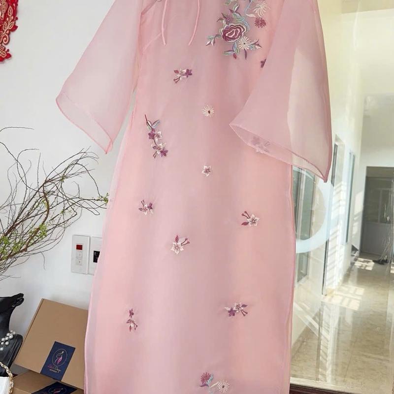 Áo dài cách tân nữ An Chi chất liệu tơ thêu hoa màu hồng sen nổi bật duyên dáng - Áo dài Diệp Anh 6