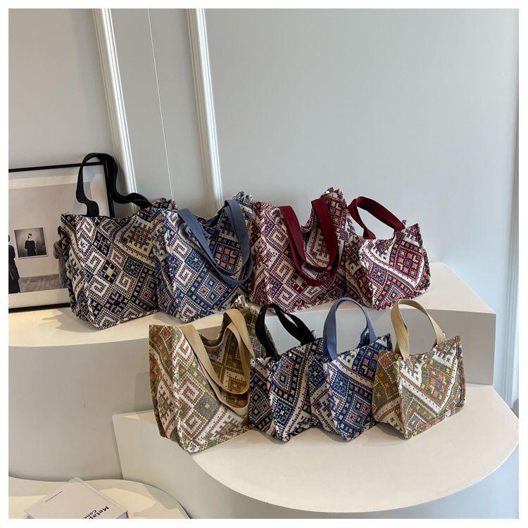 Product Introduction of Túi Tote Dệt Tay, Chất Liệu Vải Bố Sức Chứa Lớn, Phong Cách Lười Biếng, Thích Hợp Cho Bé Gái, Phong Cách Instagram, Lý Tưởng Cho Người Đi Làm Và Du Lịch, Túi Đeo Vai Sức Chứa Lớn hàn quốc có thể mở rộng Bag Chữ Nhật Hình Chữ Nhật Canvas Da Hoa 22