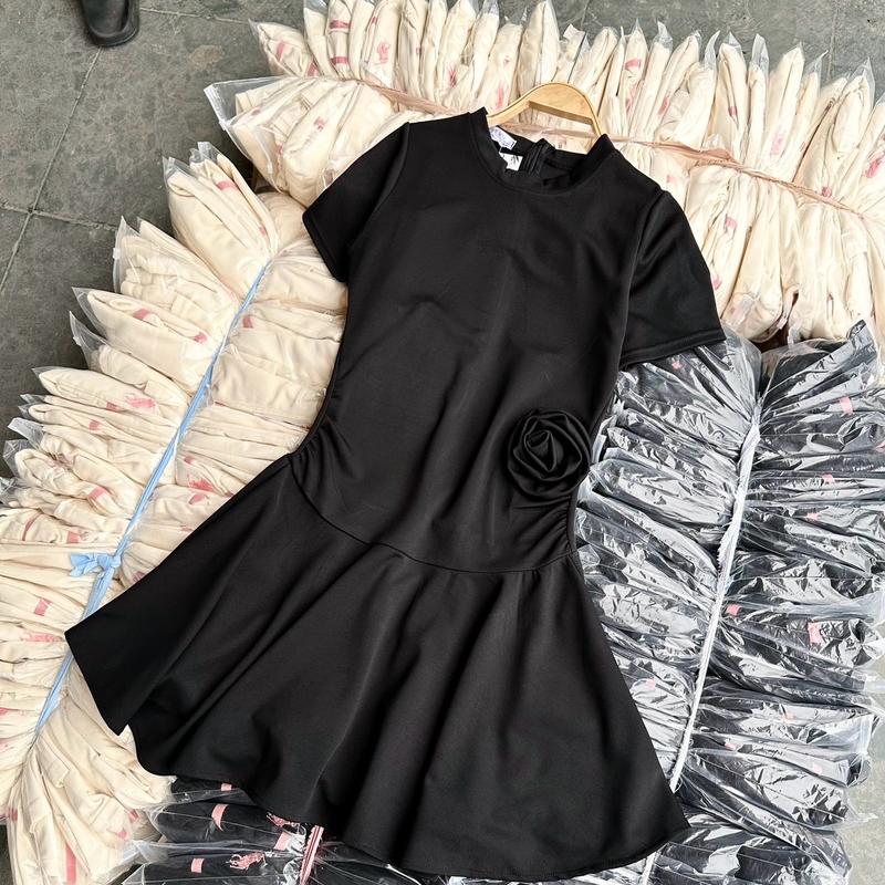 Váy chất umi dáng xoè rúm eo đính hoa lưng kéo khoá  NỮ TOP 3