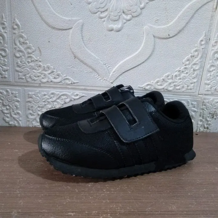 SEPATU ANAK SEKOLAH LAKI PEREMPUAN TK SD HITAM POLOS TEMPEL PEREKAT Round Toe Fashion