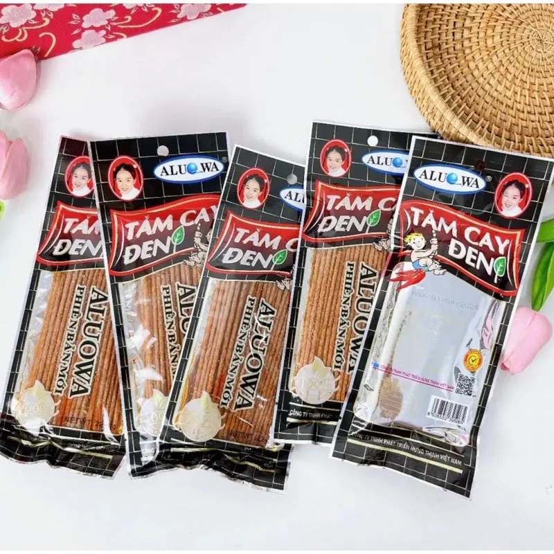 ￼Bán Sỉ Bịch 50 gói, Snack Tăm Cay Đen ALUOWA, đồ ăn vặt cổng trường Thức Ăn Food khoai tay