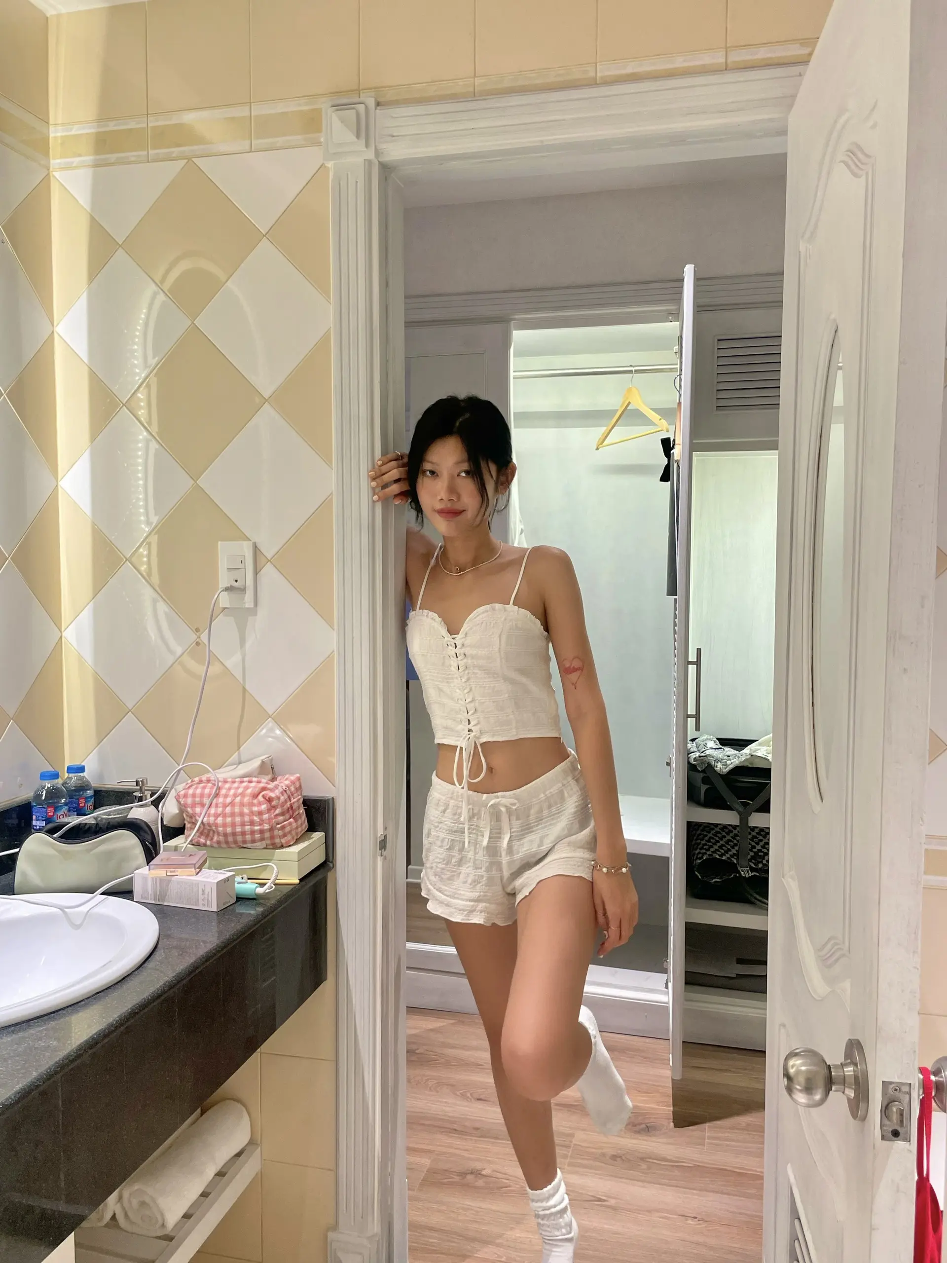 Good Letter H - Set Áo 2 Dây Và Quần Shorts Lưng Thun - Jadis Lounge Wears Set Nữ Women
