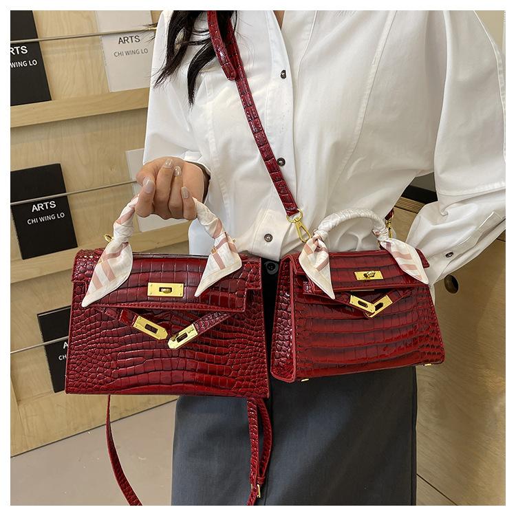 Product Introduction of Cross-Border Texture Kelly Bag 2025 Spring New Handbag Crocodile Pattern Shoulder Bag Retro All-Match Crossbody Women's Bag 14
