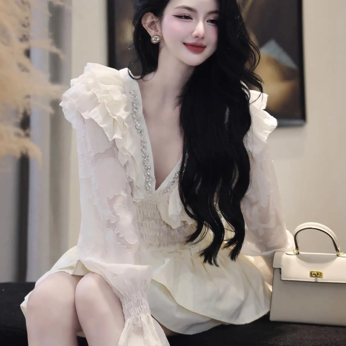 Set Bèo Áo Cổ V Đính Đá Viền Dài Tay Bo Chun Eo Dáng Ngắn Phối Chân Váy Ngắn Bo Chun Tầng Xoè Điệu Đà Nữ Tính - Women, Top Nhung