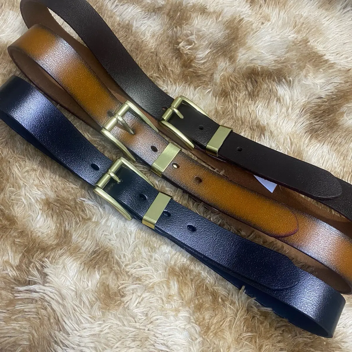 Thắt Lưng Da Bò 1 Lớp. Nguyên Tấm. Khoá Đồng Đúc Nguyên Khối. Dài 1m2 . Rộng 3.7cm. Khoá 3.8cm