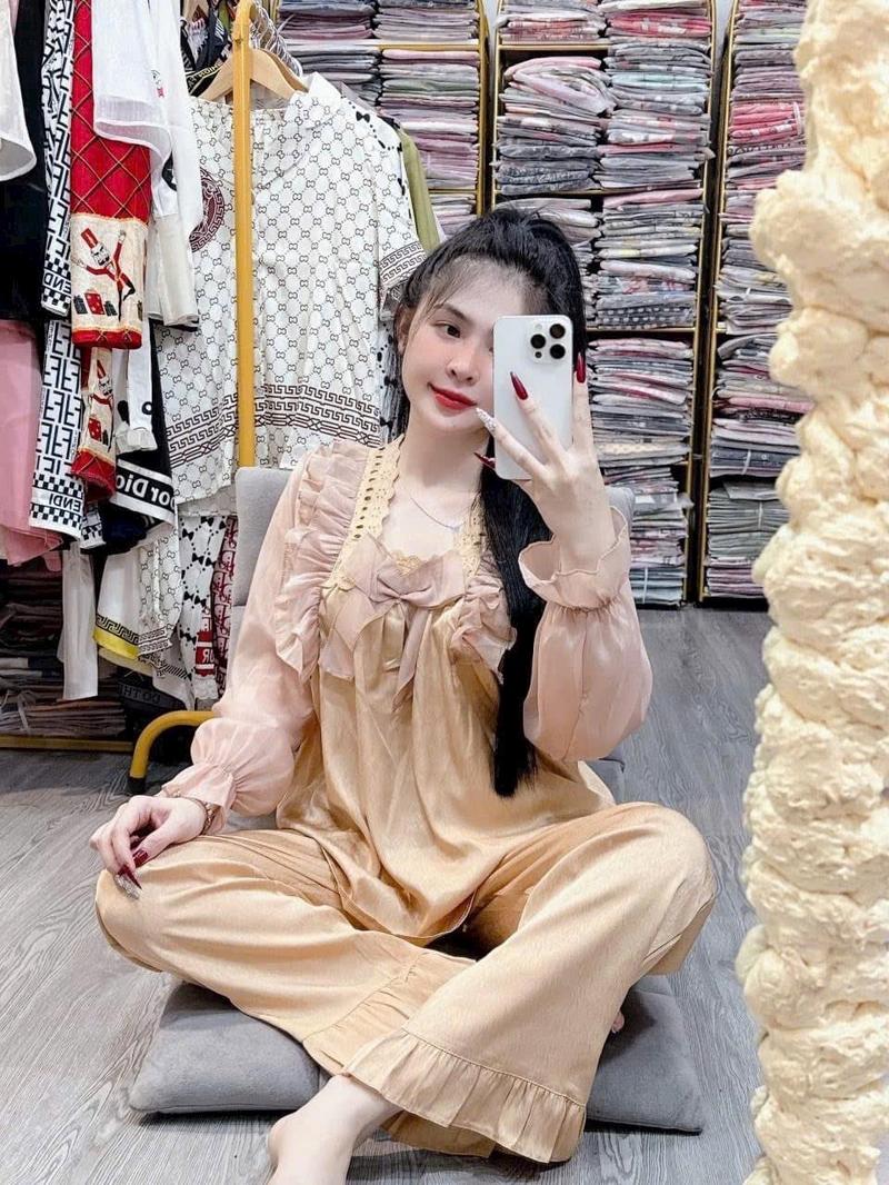 Product Introduction of H55 Pijama Nữ Áo Dài Cổ Vuông Tay Von Tag Nơ Quần Ống Loe Chất Lụa Xước Trơn Bộ Đồ Ngủ Nữ Phù Hợp Mặc Bốn Mùa Size 40-62 KG Ong Voi Loang 11