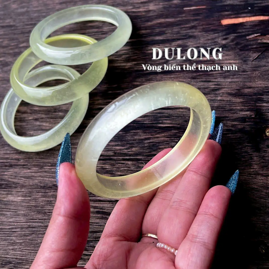 Vòng tay D.L màu vàng bản hẹ