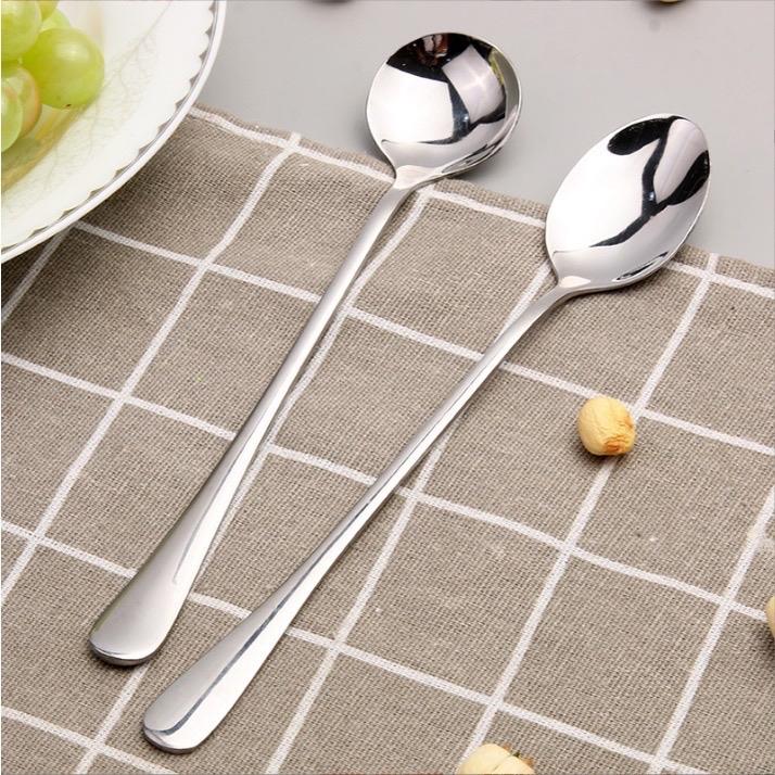 Thìa ăn dặm cho bé, ăn sữa chua, kem