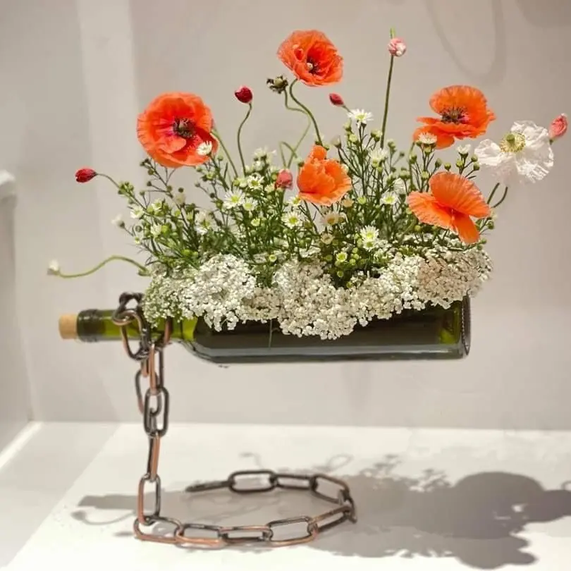 Lọ Hoa Thuỷ Tinh Bình Hoa Hình Chai Kèm Dây Xích Sắt Thiết Kế Độc Đáo Lạ Mắt Decor Trang Trí Nhà Cửa