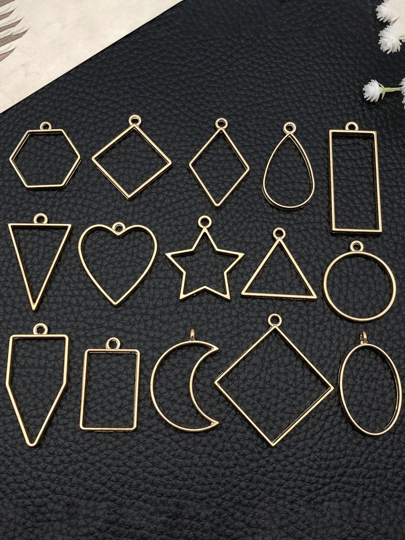 Hollow Out Geometric Pendants Set, Resin Craft Bezels Jewelry Molds for Resin Jewelry Making, for DIY Necklaces Earrings Making Supplies
