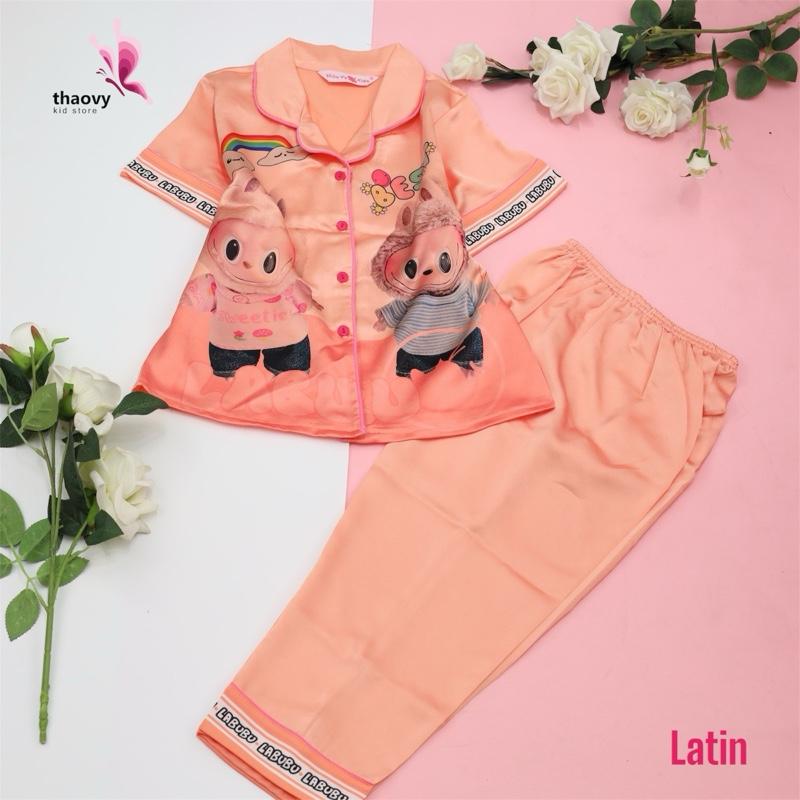 [10-57Kg] Bộ Pijama Họa Tiết Bé Và Thỏ tay ngắn quần dài Vải Lụa Cao Cấp - ThaoVySleepwear - Xanh Rêu Đỏ Hồng Tím - Quần Áo Ngủ Pijama Nữ - Bé Gái - Bộ Ngủ Lụa Đồ Bộ Mặc Nhà Homewear Sleepwear Không Nhăn Co Giãn Không Xù Giặt Không Rút 1