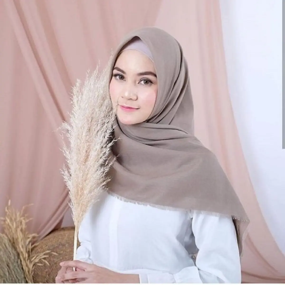 Hijab SegiEmpat Saudia Rawis/bahan katun  grade A /ukuran 115x115 cm/jahitan pinggirnya full diRawis Kerudung segiempat Muslim Lembut dan Nyaman dipakai hijab Square