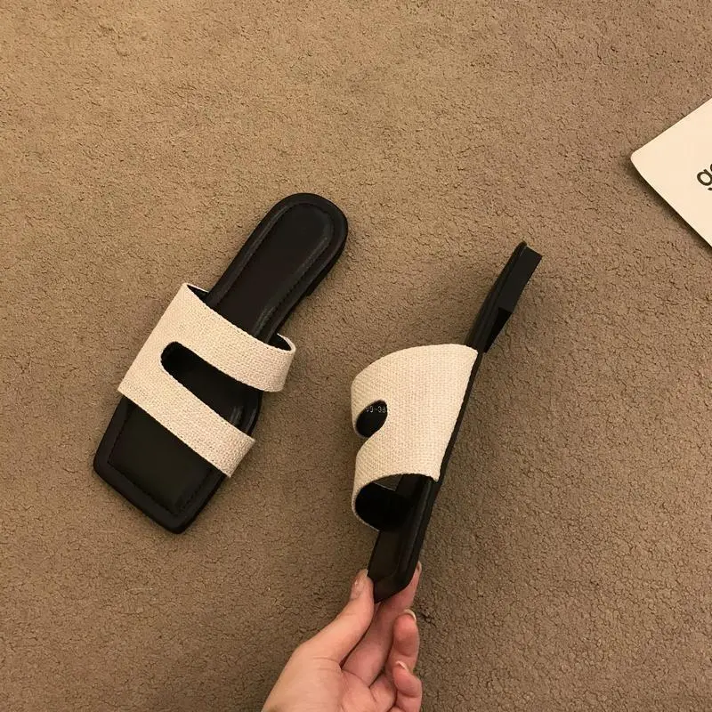 Flat slippers for women wear simple vacations outside the summer