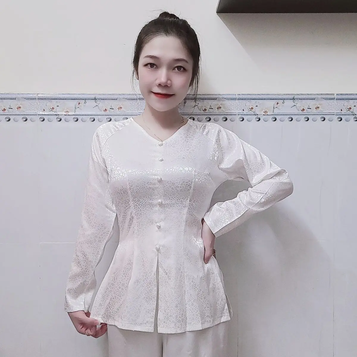 Áo bà ba(khong kèm quần) gấm 2 da cổ tim sang trọng Nữ Kem Voi - Dress, Top Women [G6]