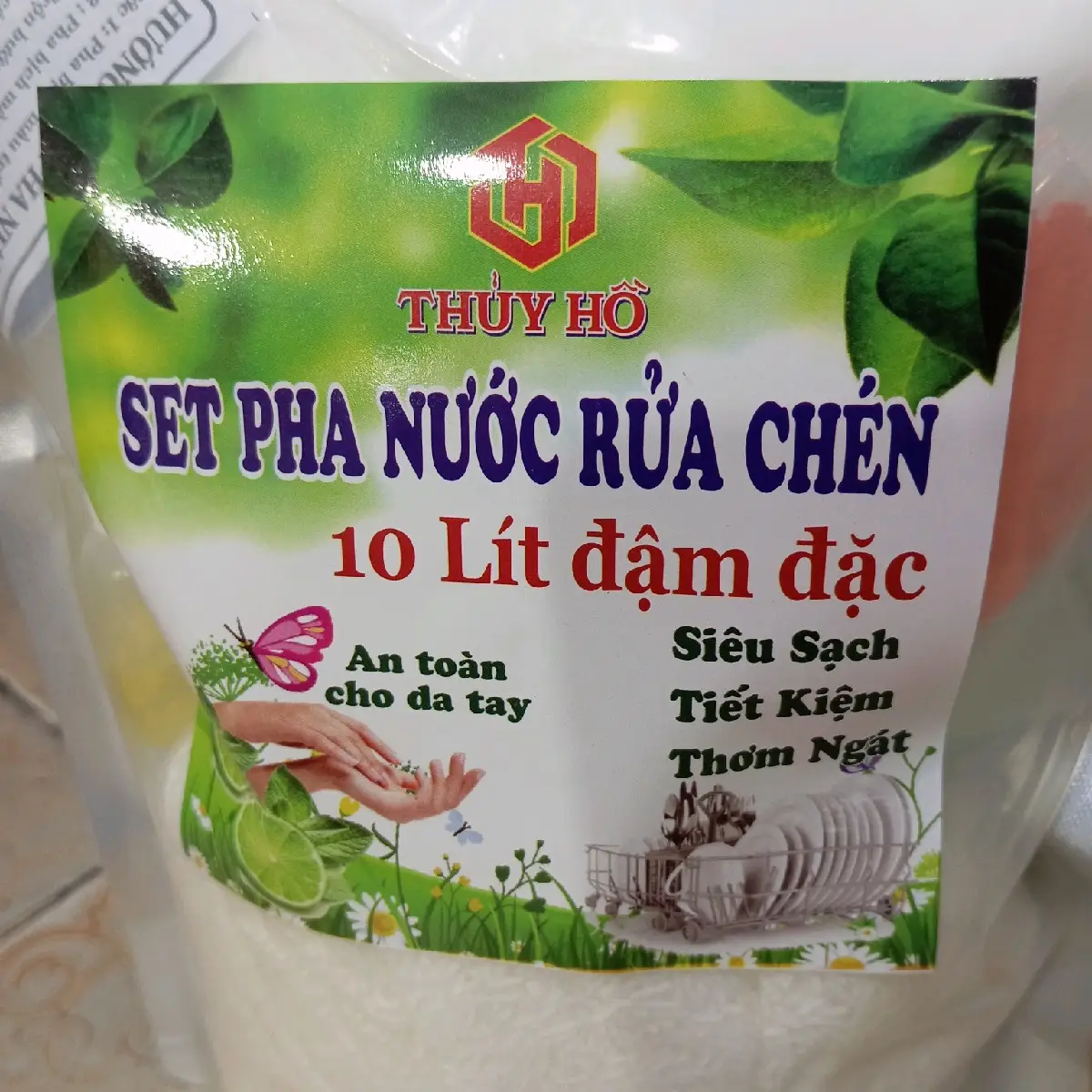 1set.nước rửa chén tự pha( 10lit.) đậm đặc. hương chanh vàng. làm sạch dầu mỡ. trên chén đĩa xoang nồi. không hại da tay.Trọng lượng 900g - 1