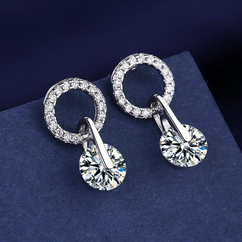 Product Introduction of (With Gra Certificate) Moissanite Diamond Earrings Noble Elegant Ear Studs 18