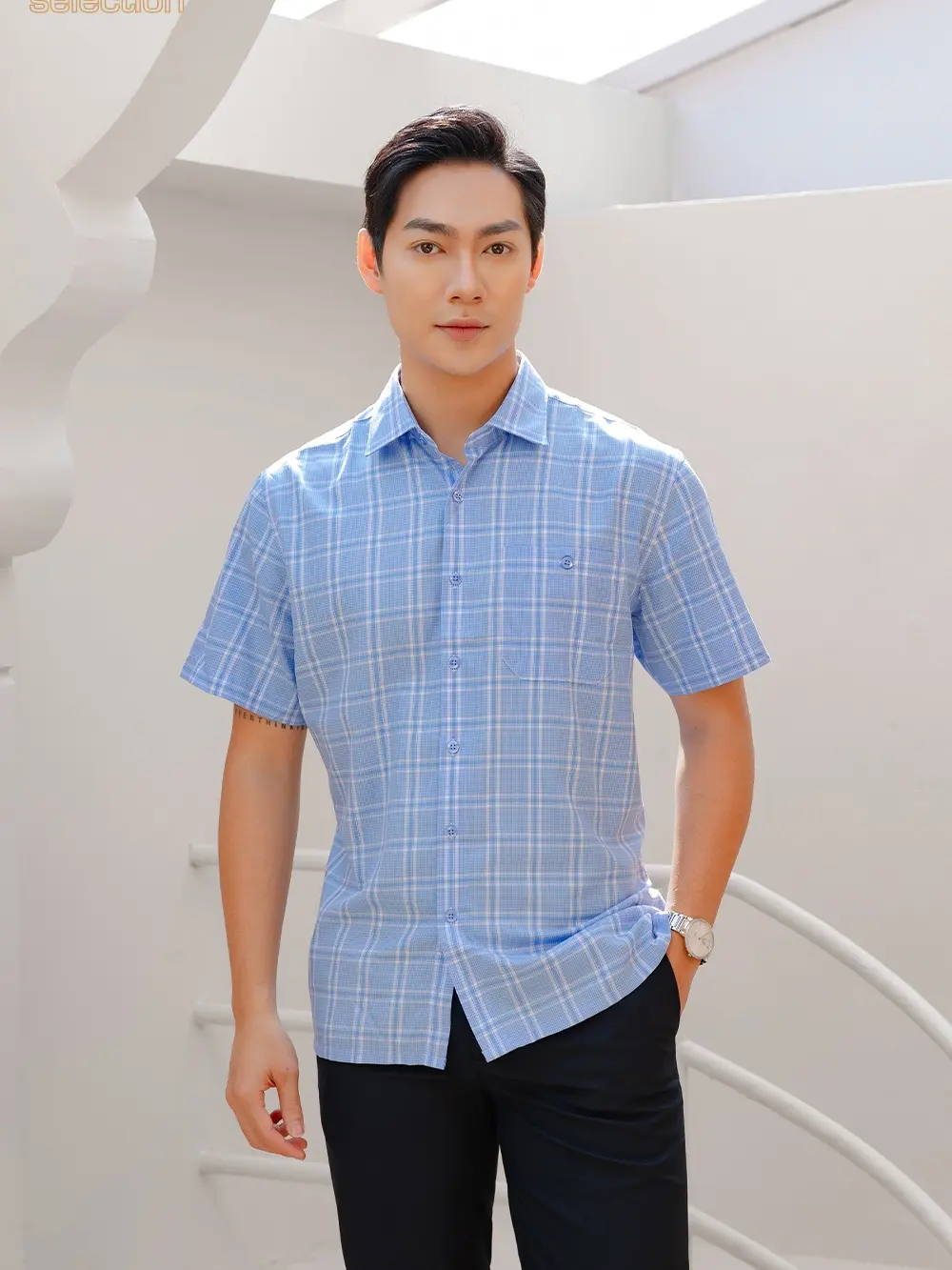 Áo sơ mi ngắn tay nam DGC - Dáng suông, tay suông, cổ Classic, nẹp rời, túi ngực trái cài cúc, gấu bằng xẻ sườn - SASNBC49M