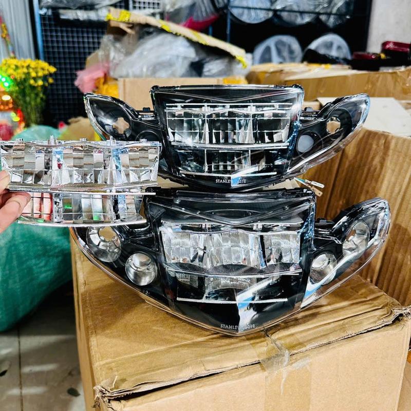  Pha đèn led 2 tầng sirius  gắn khung phản xạ DNC  TẶNG GIẮC CHÂN H4 dùng cho xe sirrius 50-110_gắn ỐP SIHELLO l4x se Xi Nhan 