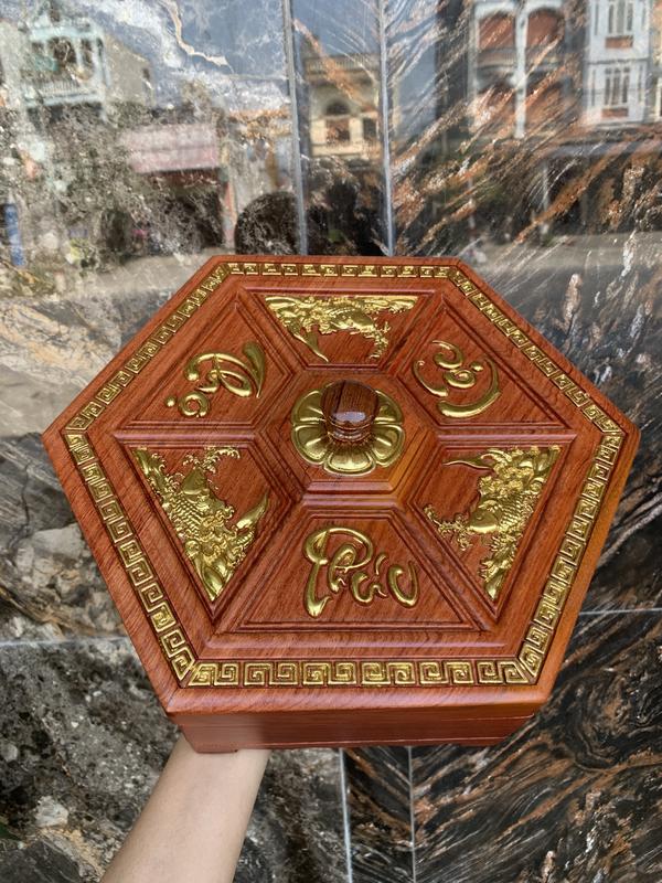 Hộp đựng bánh mứt kẹo gỗ Hương rát vàng Phúc Lộc Thọ Size to HÀNG LOẠI 1
