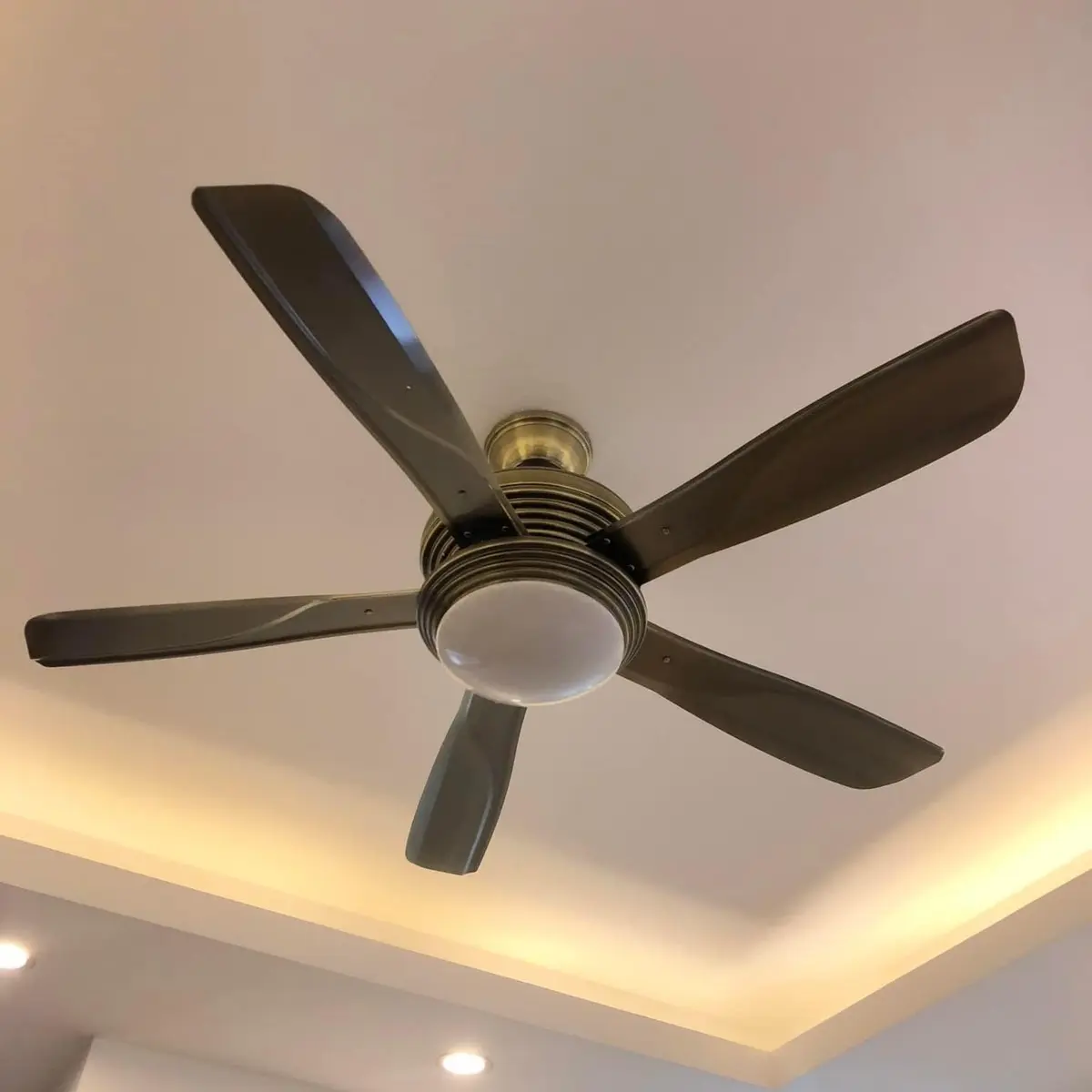 Quạt trần 5 cánh Thép mạ điện - HÀNG LOẠI 1 -  ĐIỀU KHIỂN LED 6 cấp độ gió- chế độ đảo chiều , hẹn giờ đèn 3 màu .MÃ 15 QuạT