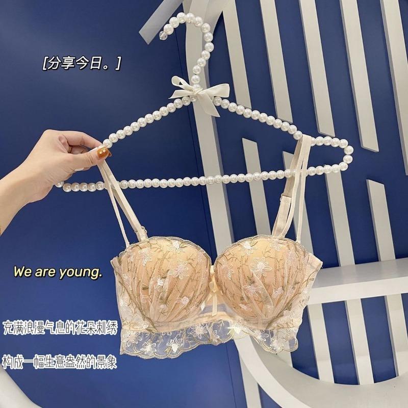 Product Introduction of Fairy embroidered lace bra for women with small chest, gathered and enlarged, soft steel ring, lifting and anti-drooping, sexy pure desire bra 8