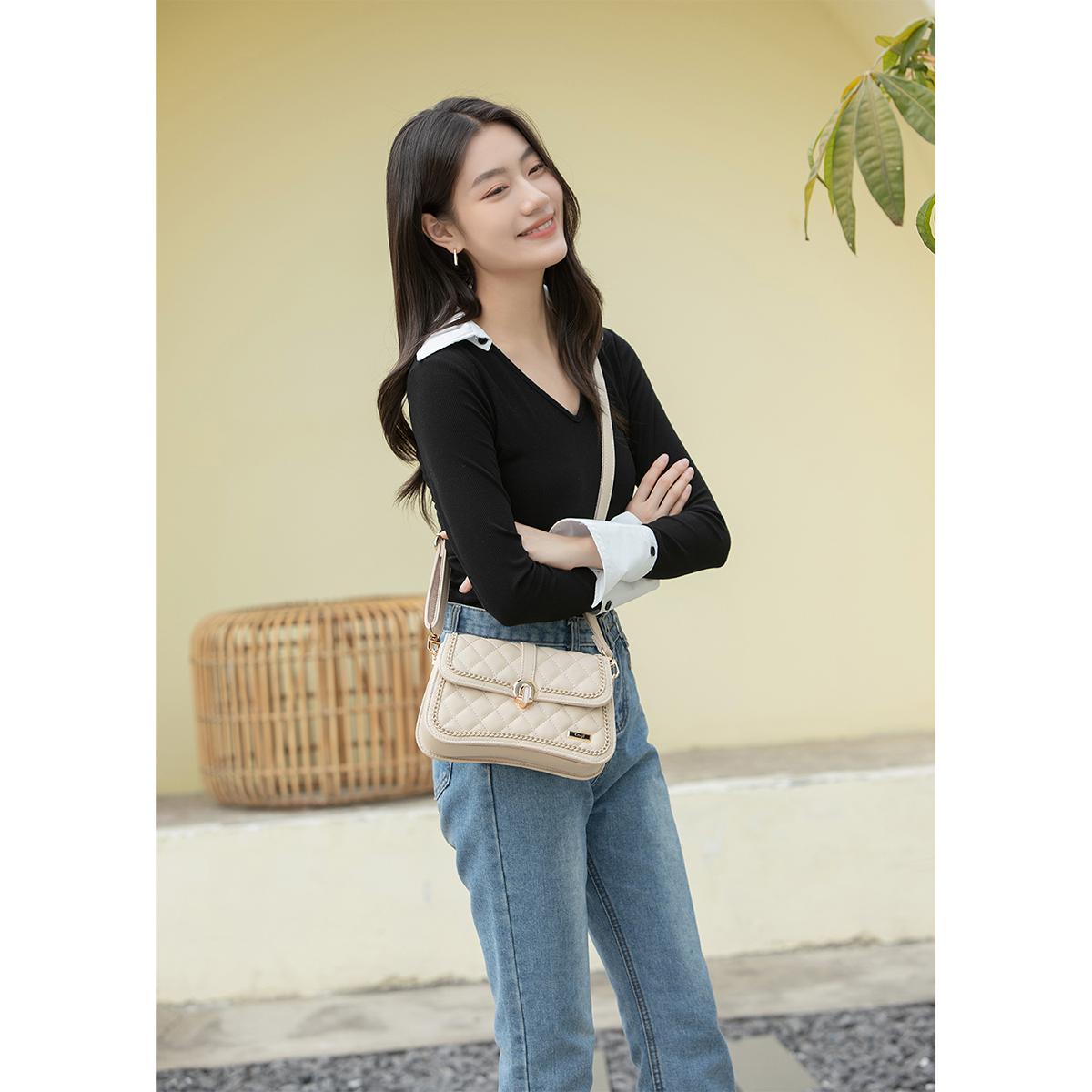 En-ji Jimon Shoulderbag - Black En-ji Jimon Shoulderbag - Black