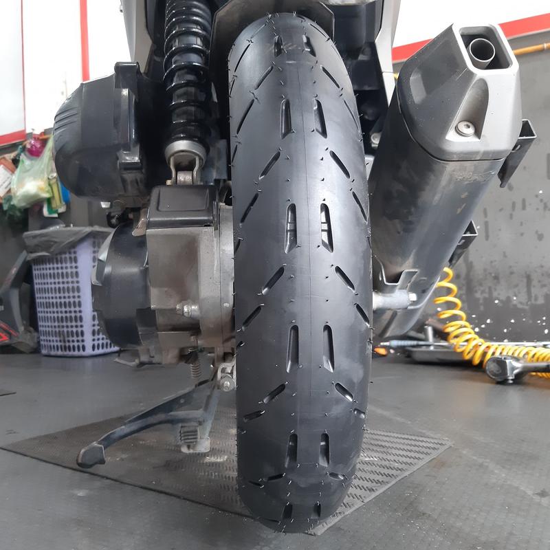  Vỏ  Lốp xe  Michelin Pilot Moto GP 90 80-14 & 100 80-14  gắn được bánh sau xe: Air Blade Click Vario mẫu cũ Vision Suzuki Sky drive  nếu bạn muốn đi size lớn hơn  và gắn cho bánh trước PCX 2018 Click Vario 2018 SH Mode  220020  Phụ Kiện Phụ Tùng 