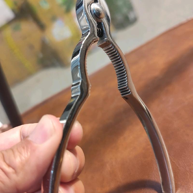 Kềm Tách Sò Inox Nguyên Khối - Trắng Bóng 1