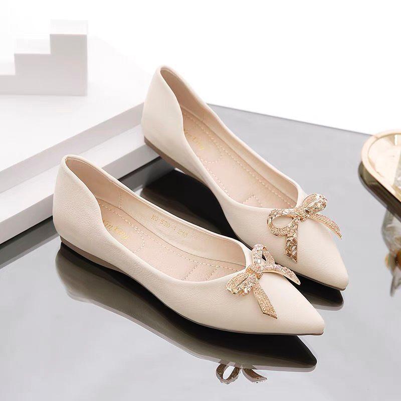 Product Introduction of Flat Pumps Women's Spring and Autumn 2022 New Shallow Mouth Pointed Toe All-Matching Gommino Soft Bottom Soft Leather Internet Hot Rhinestones 2